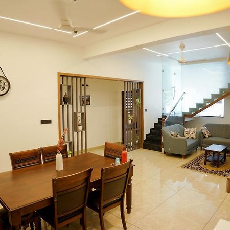 Teak And Lake Homestay Thekkady Exterior photo