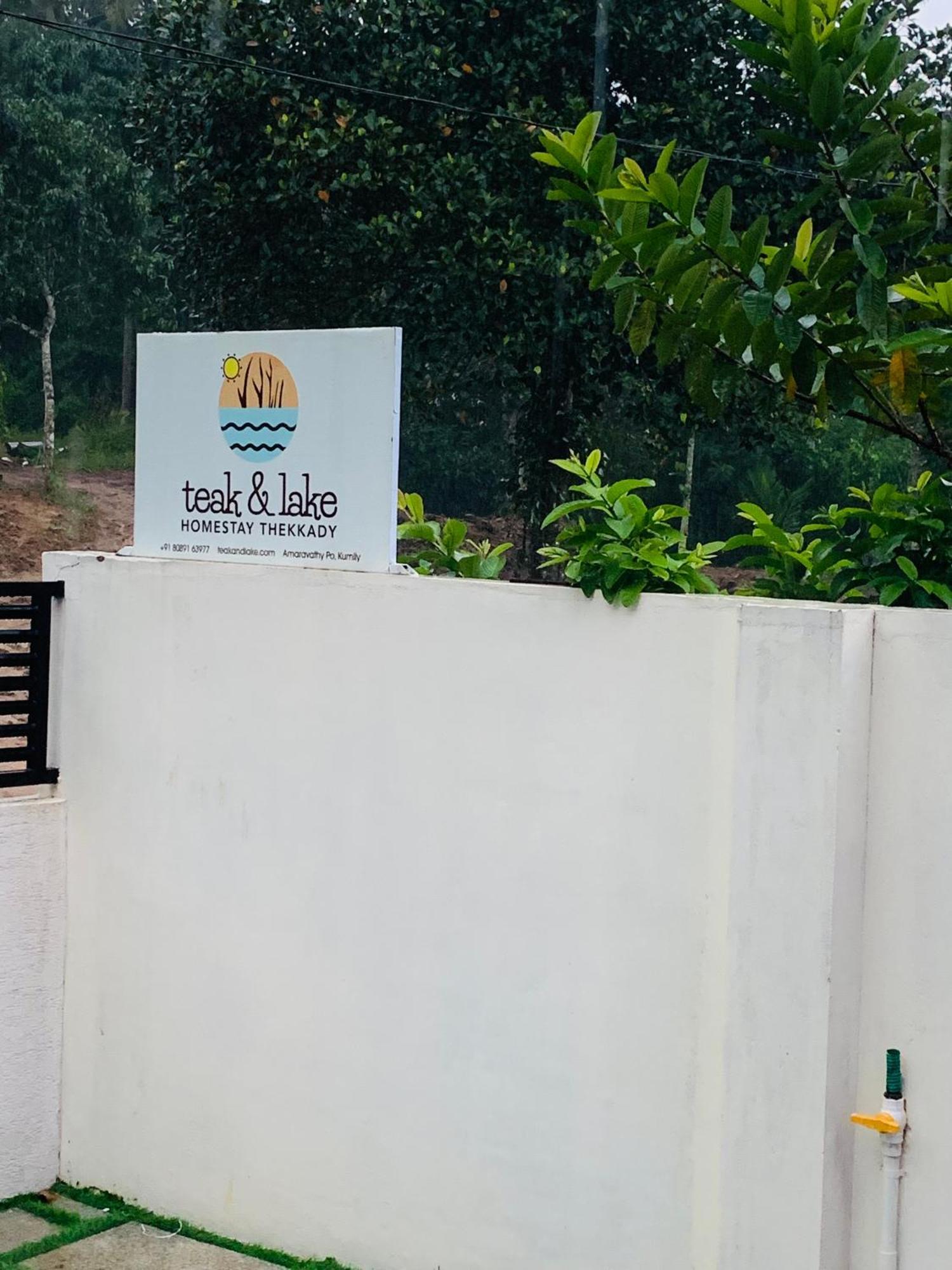 Teak And Lake Homestay Thekkady Exterior photo